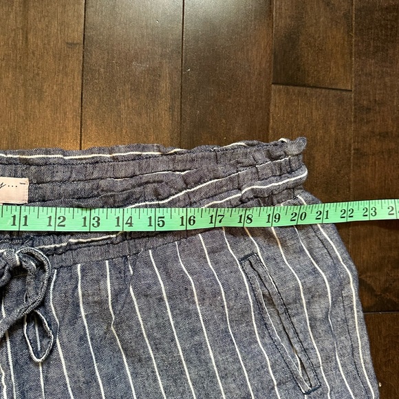 In Every Story Cropped Flowy Linen Pants - Picture 4 of 7